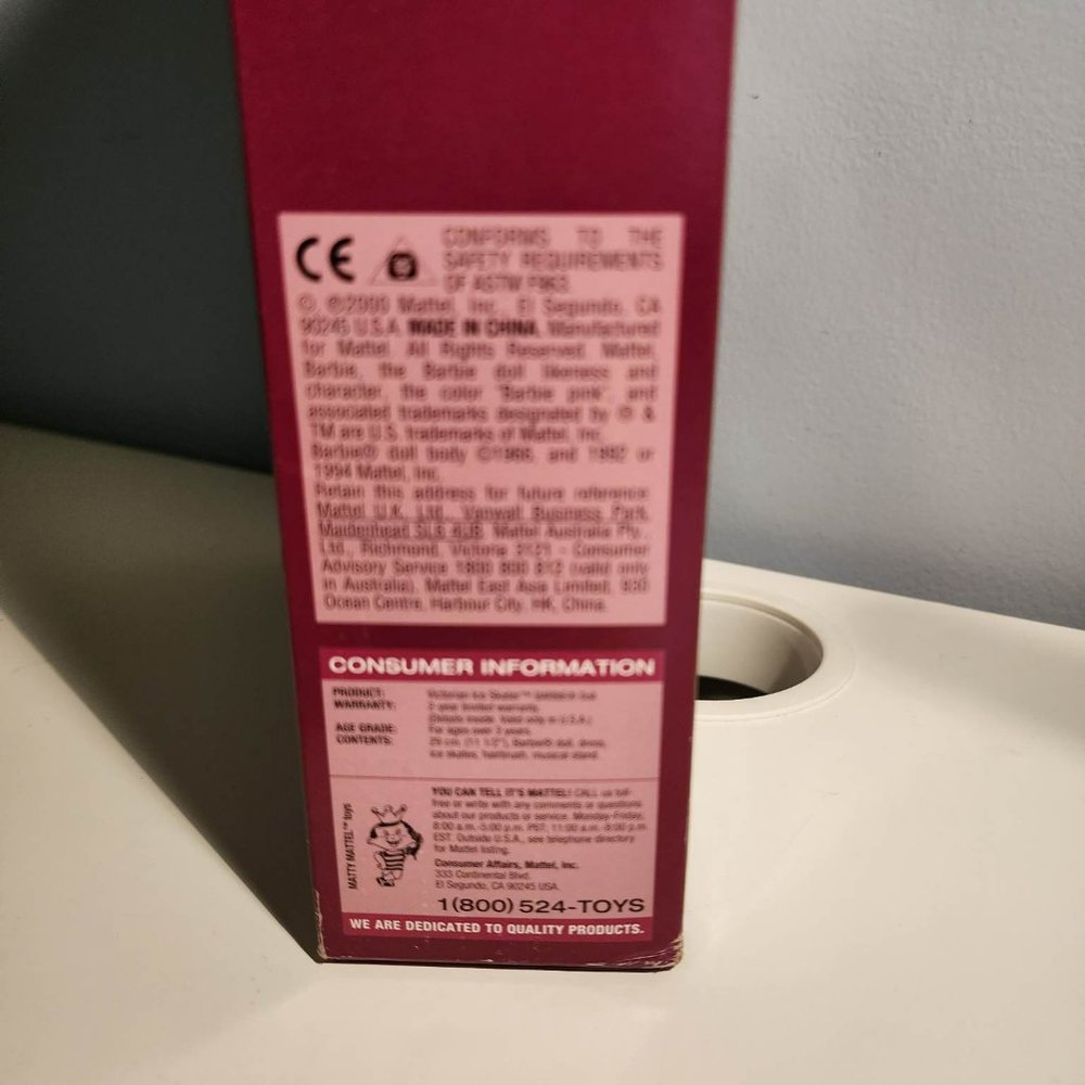 Mattel Victorian Ice Skater Barbie Doll with Music Box 2000 Special Edition - Picture 6 of 8